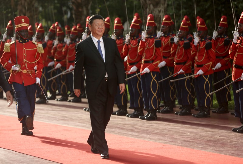 © Reuters. الرئيس الصيني يتعهد في السنغال بتعزيز العلاقات مع أفريقيا