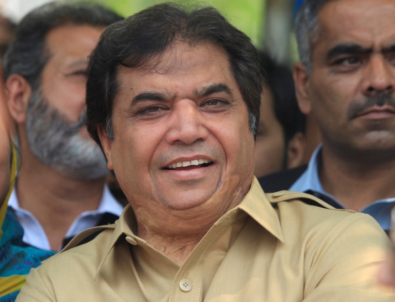 © Reuters. FILE PHOTO - Hanif Abbasi, a nominated candidate of Pakistan Muslim League - Nawaz (PML-N) party for upcoming general election, is seen in Islamabad