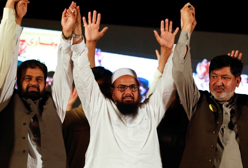 © Reuters. المتشددون الإسلاميون يدفعون الدين للصدارة في الانتخابات الباكستانية