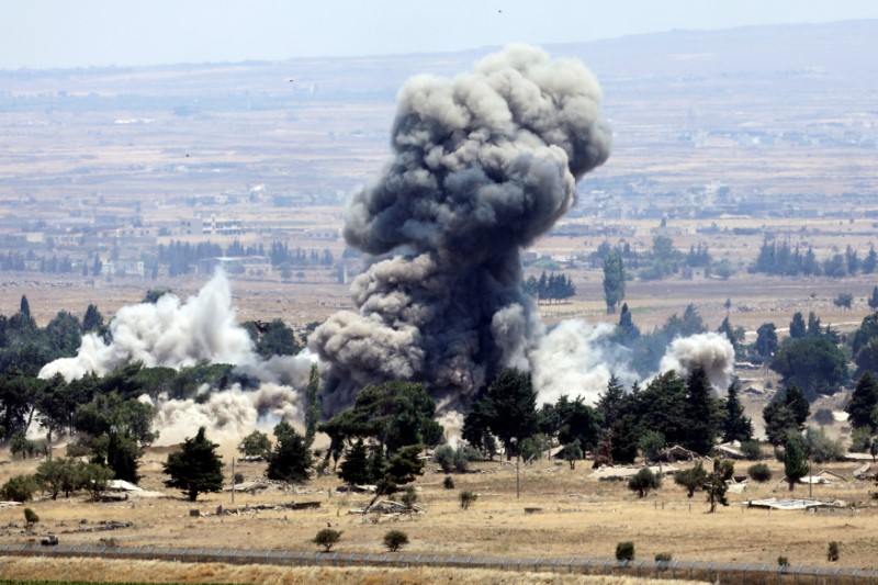 © Reuters. An explosion is pictured at Quneitra at the Syrian side of the Israeli Syrian border, as seen from the Israeli-occupied Golan Heights