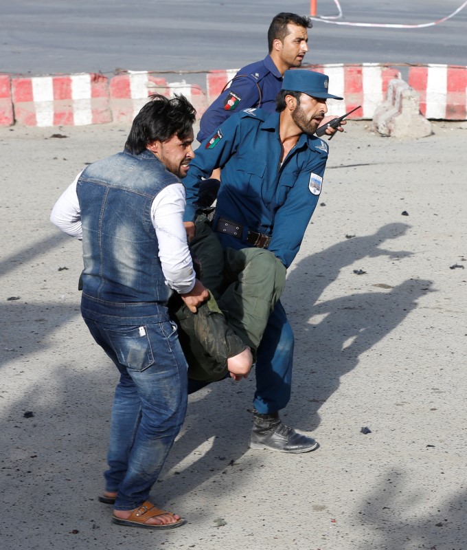 © Reuters. أعماق: تنظيم الدولة الإسلامية يتبنى تفجيرا استهدف نائب الرئيس الأفغاني