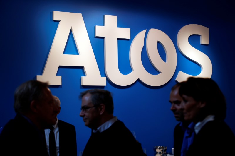 © Reuters. People walk in front of the Atos company's logo during a presentation of the new Bull sequana supercomputer in Paris