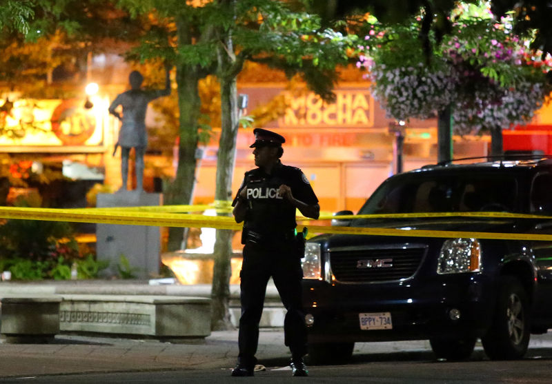 © Reuters. الشرطة الكندية: مقتل شخص ومسلح في إطلاق نار في تورونتو