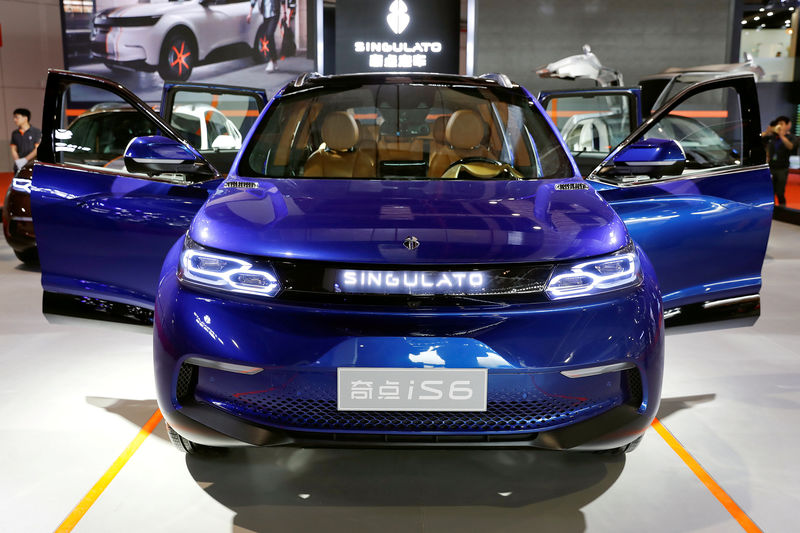 © Reuters. FILE PHOTO: Singulato iS6 is displayed at the auto show in Shanghai