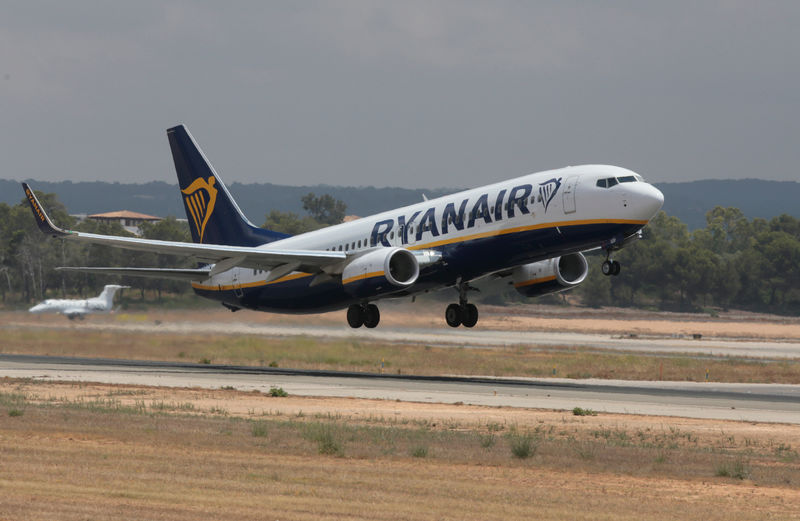 © Reuters. Cuatro aerolíneas denuncian a Francia ante la UE por huelgas de controladores