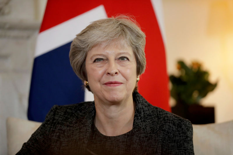 © Reuters. Britain's Prime Minister Theresa May listens to the Emir of Qatar Sheikh Tamim bin Hamad al-Thani  at the start of their meeting at 10 Downing Street, London