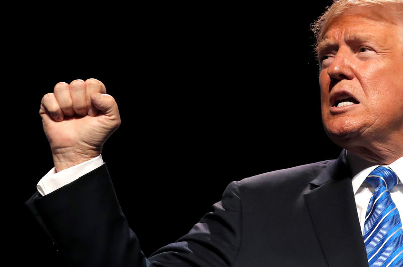 © Reuters. Trump gesticula durante evento em Kansas City