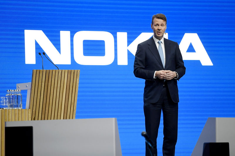 © Reuters. FILE PHOTO: Nokia Chairman Risto Siilasmaa speaks during the company's shareholders meeting in Helsinki