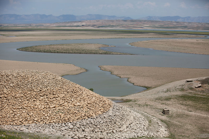 © Reuters. A general view of the Mosul Dam Lake north of Mosul