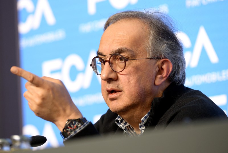 © Reuters. Sergio Marchionne, ex-presidente-executivo da Fiat Chrysler Automobiles, fala durante entrevista coletiva em Balocco