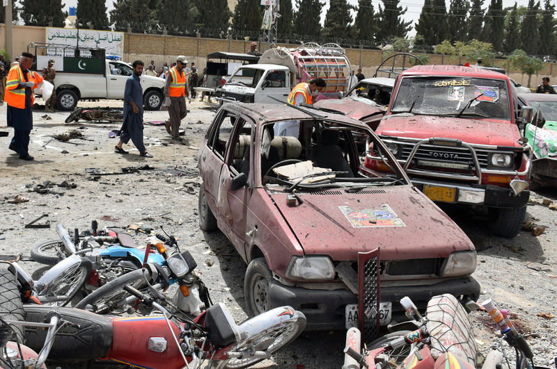 © Reuters. Local de explosão em Quetta, no Paquistão