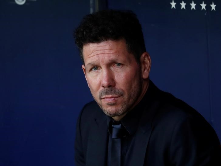 © Reuters. El entrenador del Atlético de Madrid, Diego Simeone, antes de enfrentar al Eibar por la Liga de Primera Dvisión del fútbol español en Madrid