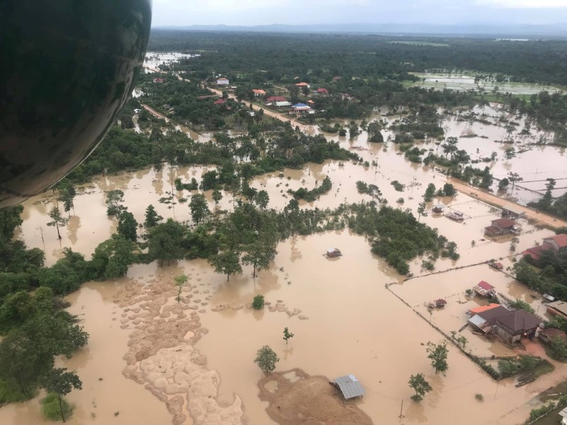 © Reuters. استمرار جهود البحث عن ناجين بعد 3 أيام من انهيار سد في لاوس