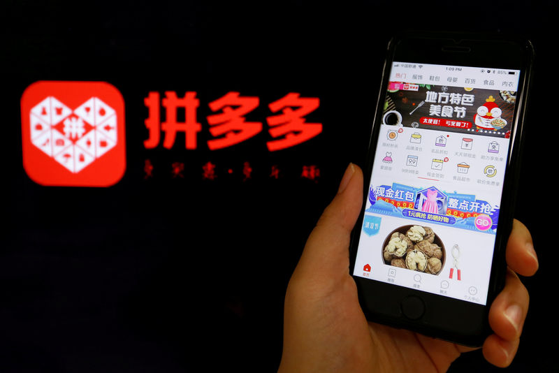 © Reuters. FILE PHOTO: Illustration picture of Chinese online group discounter Pinduoduo