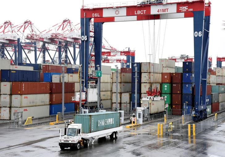 © Reuters. Containers are seen at the port in San Pedro, California