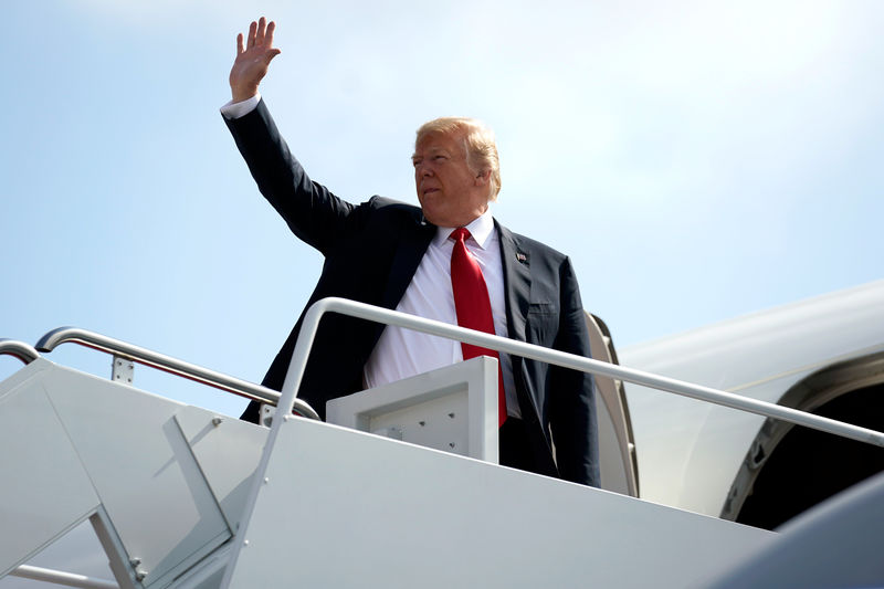 © Reuters. U.S. President Trump departs Washington for Iowa from Joint Base Andrews, Maryland