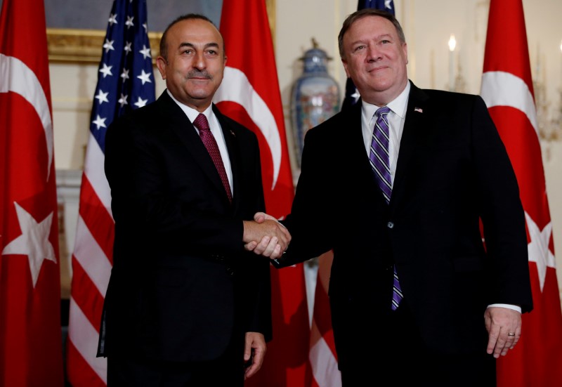 © Reuters. مصادر: وزير الخارجية التركي تحدث إلى نظيره الأمريكي