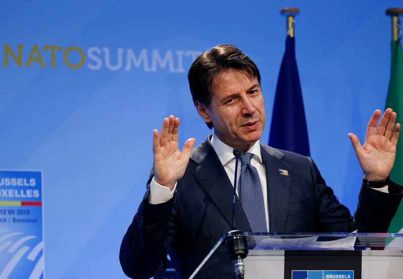 © Reuters. Il premier Giuseppe Conte