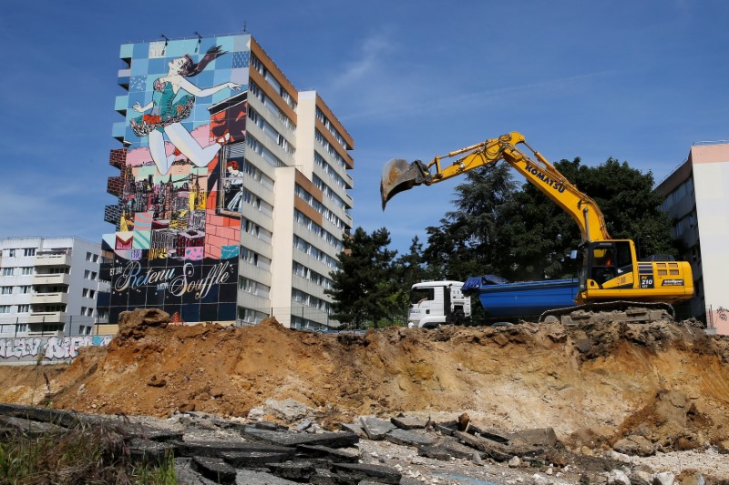 © Reuters. L'ESSOUFFLEMENT DE LA CONSTRUCTION DE LOGEMENTS SE CONFIRME