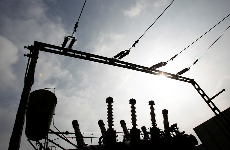© Reuters. FILE PHOTO: A transformer substation hosted by 50Hertz in Neuenhagen, Germany