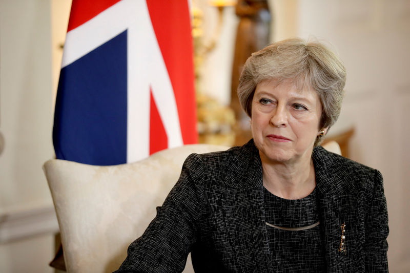 © Reuters. Britain's Prime Minister Theresa May  listens to the Emir of Qatar Sheikh Tamim bin Hamad al-Thani  at the start of their meeting at 10 Downing Street, London