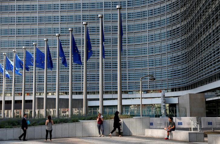 © Reuters. FILE PHOTO: People are pictured outside the EU Commission headquarters in Brussels