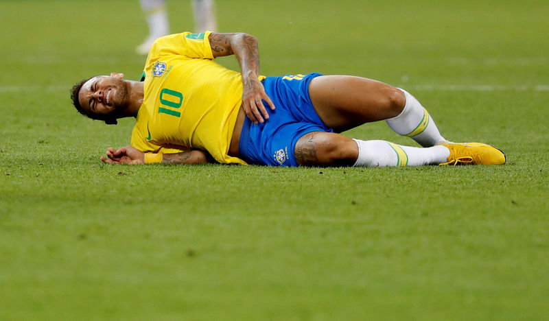 © Reuters. Neymar admite reacciones "exageradas" a las faltas recibidas durante el Mundial