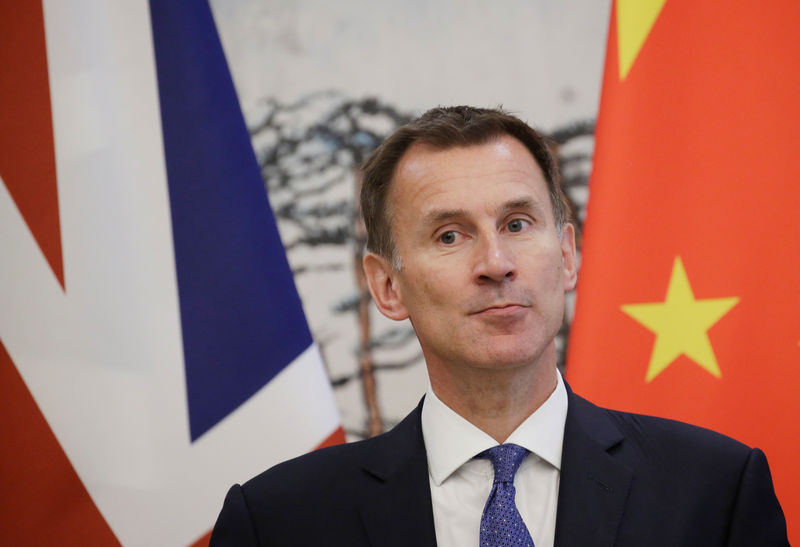 © Reuters. Ministro de Relações Exteriores do Reino Unido, Jeremy Hunt, durante coletiva de imprensa com o chanceler chinês, Wang Yi, em Pequim