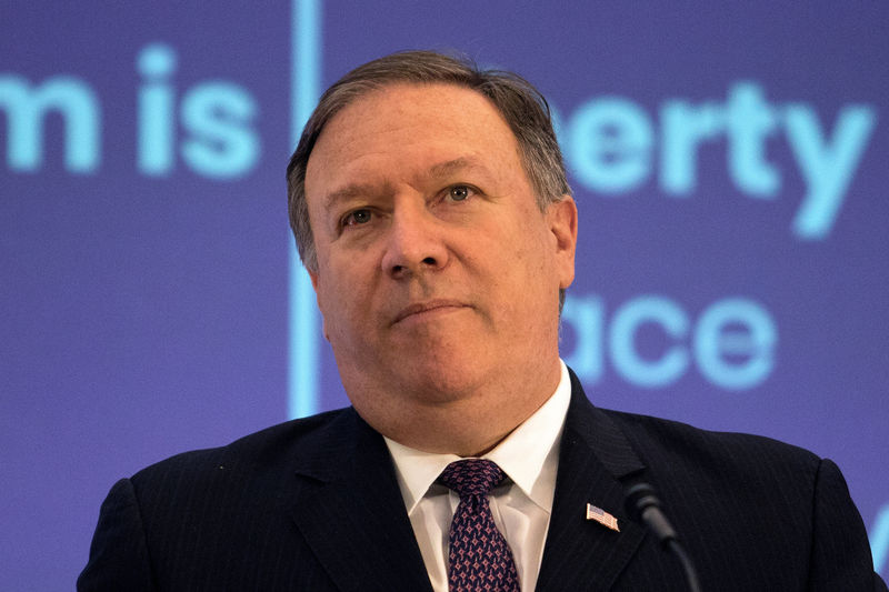 © Reuters. FILE PHOTO: U.S. Secretary of State Pompeo hosts religious freedom summit at the State Department in Washington