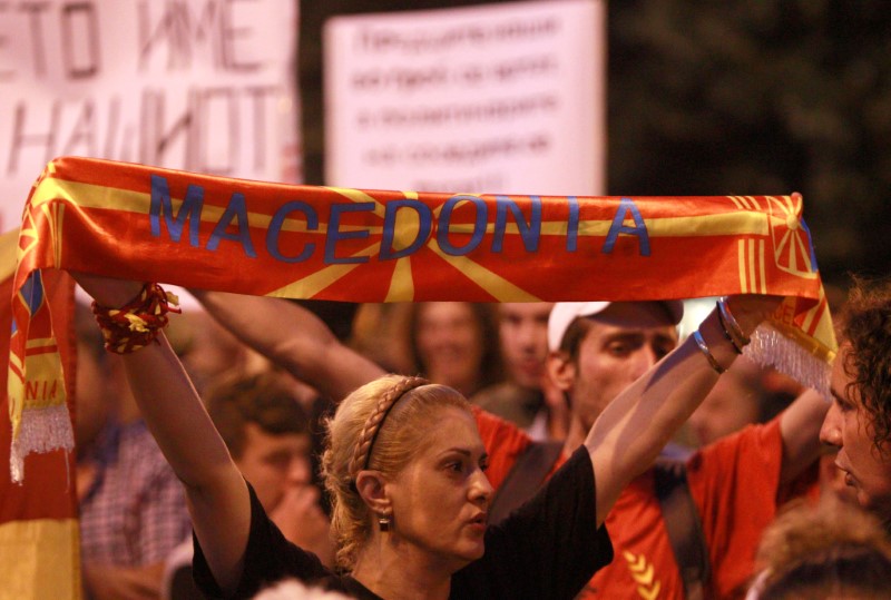 © Reuters. Manifestantes protestam contra a mudança do nome da Macedônia em Skopje