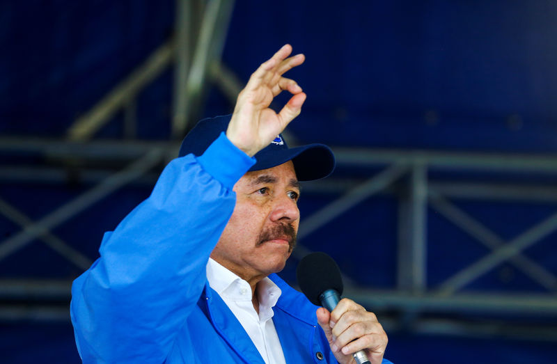 © Reuters. Presidente da Nicarágua, Daniel Ortega, discursa para simpatizantes em Manágua