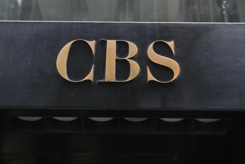 © Reuters. The CBS broadcasting logo is seen outside their headquarters in Manhattan