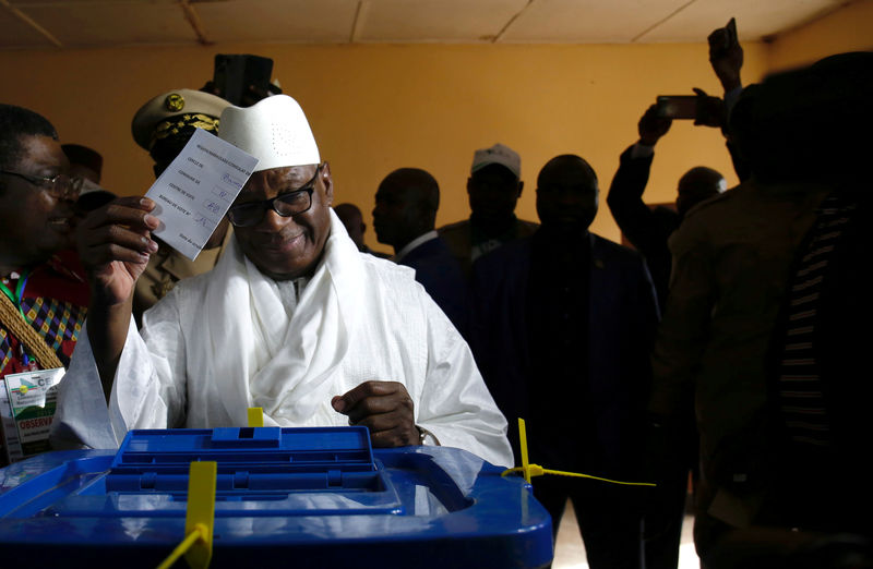 © Reuters. متحدث: رئيس مالي كيتا يتقدم في الانتخابات
