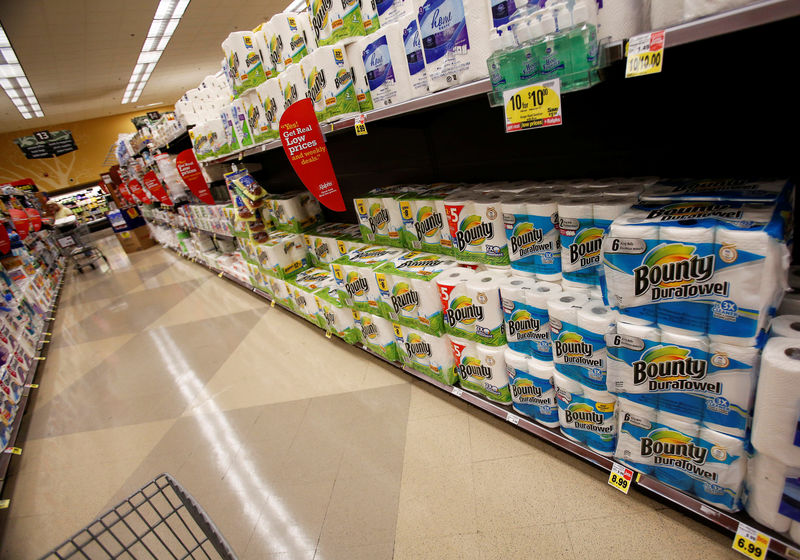 © Reuters. FILE PHOTO: Bounty paper towel, a product distributed by Procter & Gamble, is pictured on sale at a Ralphs grocery store in Pasadena