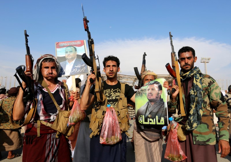 © Reuters. مسؤول: الحوثيون مستعدون لوقف الهجمات في البحر الأحمر