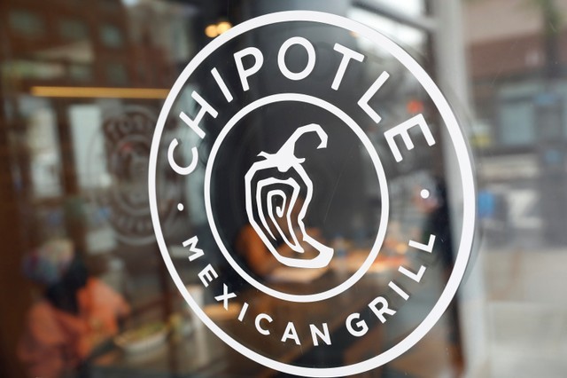 © Reuters. The logo of Chipotle Mexican Grill is seen at the Chipotle Next Kitchen in Manhattan