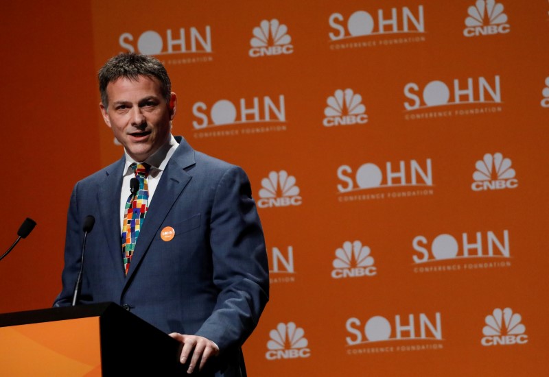 © Reuters. David Einhorn, President of Greenlight Capital, Inc., presents during the 2018 Sohn Investment Conference in New York