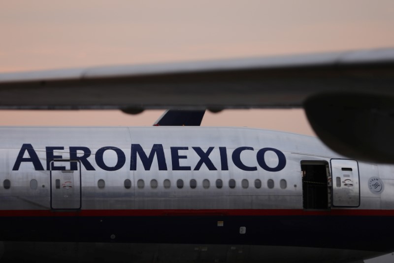 © Reuters. Avião da Aeromexico em pista de aeroporto na Cidade do México