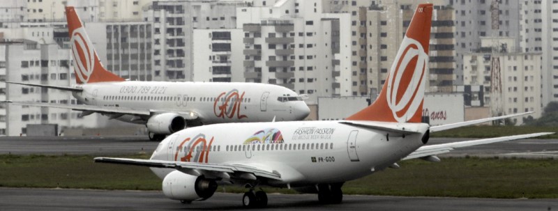 © Reuters. Aviões da Gol, companhia aérea que administra o programa de fidelidade Smiles, no Aeroporto de Congonhas