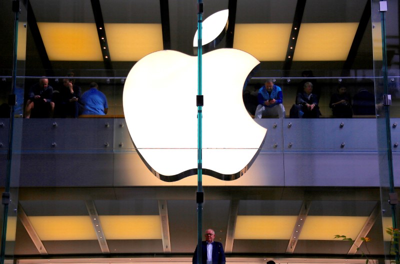 © Reuters. El iPhone X y otros servicios impulsan los beneficios trimestrales de Apple