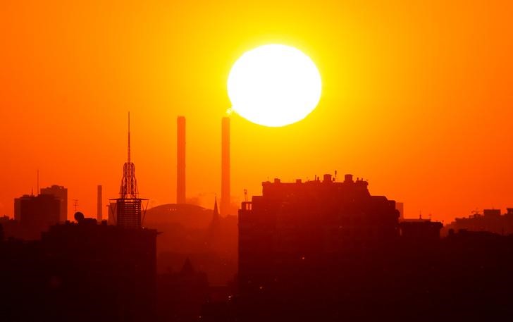 © Reuters. Рассвет в Москве