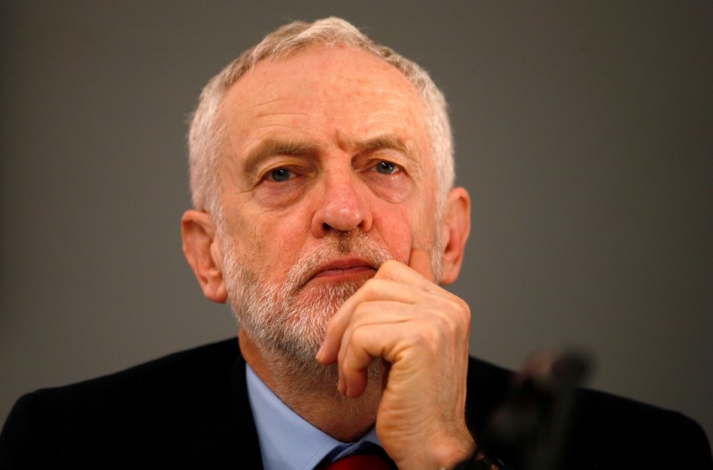 © Reuters. زعيم حزب بريطاني يعتذر لاستضافة اجتماع في 2010 أثار جدلا حول معاداة السامية