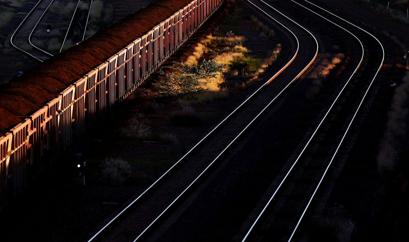 © Reuters. FILE PHOTO: A train loaded with iron ore travels towards the Rio Tinto Parker Point iron ore facility in Dampier