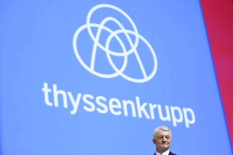© Reuters. ThyssenKrupp CEO Hiesinger stands in on stage at the company's annual shareholders meeting in Bochum