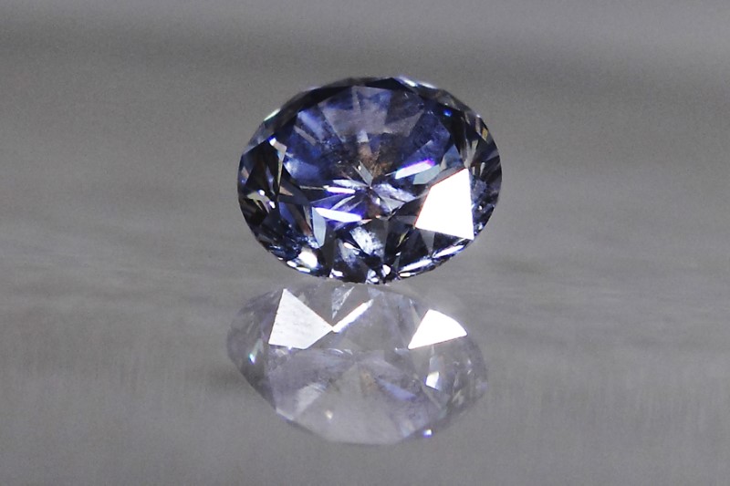 © Reuters. Diamante azul é exibido na casa de leilões Sotheby's, em Nova York