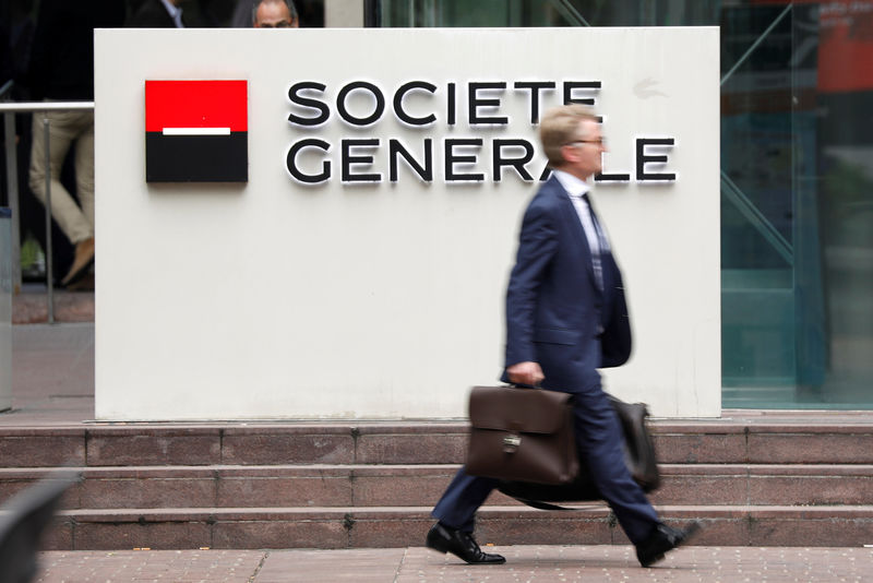 © Reuters. FILE PHOTO: A man passes by the logo on the headquarters of French bank Societe Generale at the financial and business district of La Defense at Puteaux near Paris