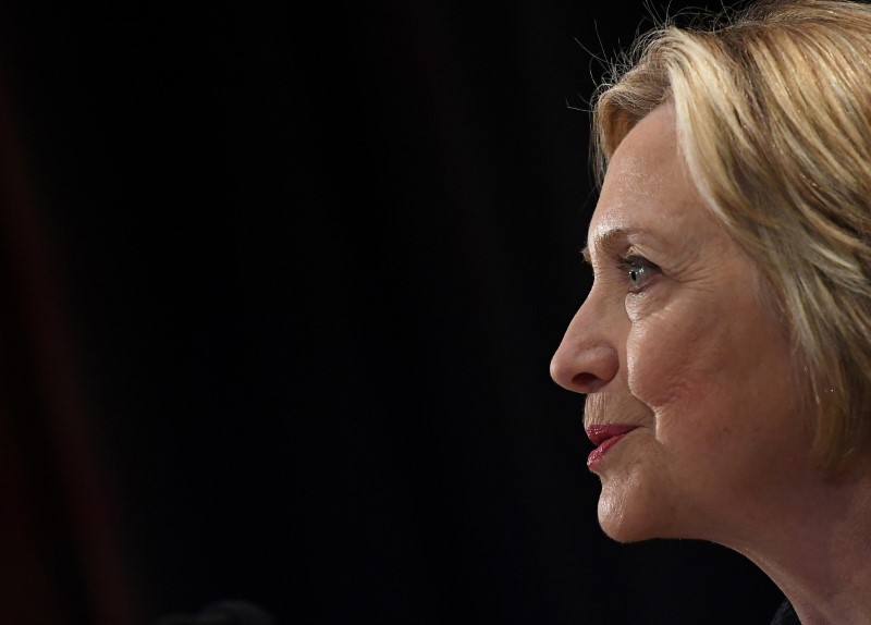 © Reuters. هيلاري كلينتون تحول كفاح المرأة للحصول على حق التصويت إلى عمل تلفزيوني
