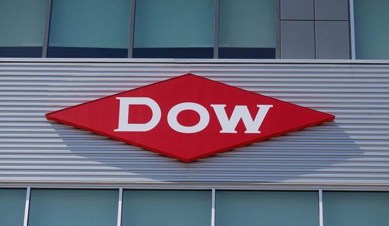 © Reuters. FILE PHOTO: The Dow logo is seen on a building in downtown Midland, Michigan