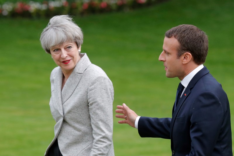 © Reuters. FILE PHOTO: French President Emmanuel Macron escorts Britain's Prime Minister Theresa May after they spoke to the press at the Elysee Palace in Paris