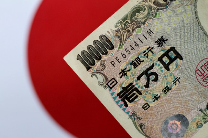 © Reuters. FILE PHOTO: Illustration photo of a Japan Yen note